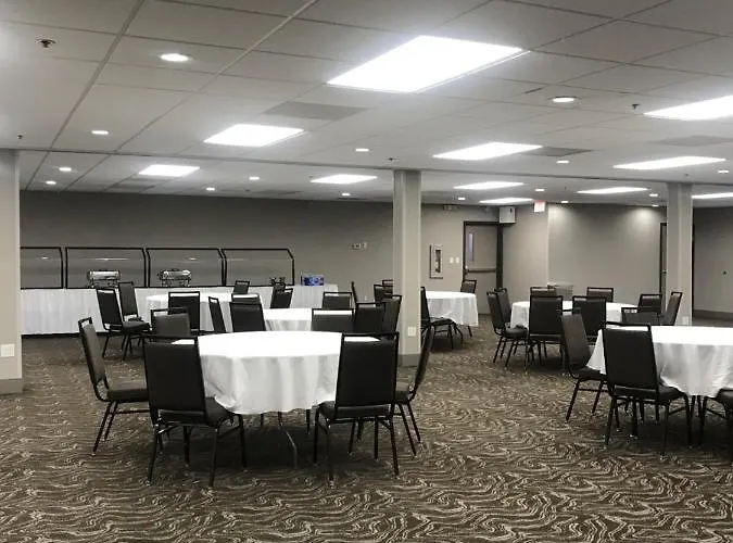 Country & By Radisson, Fargo, Nd