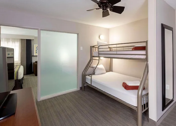 Country & By Radisson, Fargo, Nd