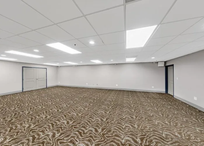 Country & By Radisson, Fargo, Nd