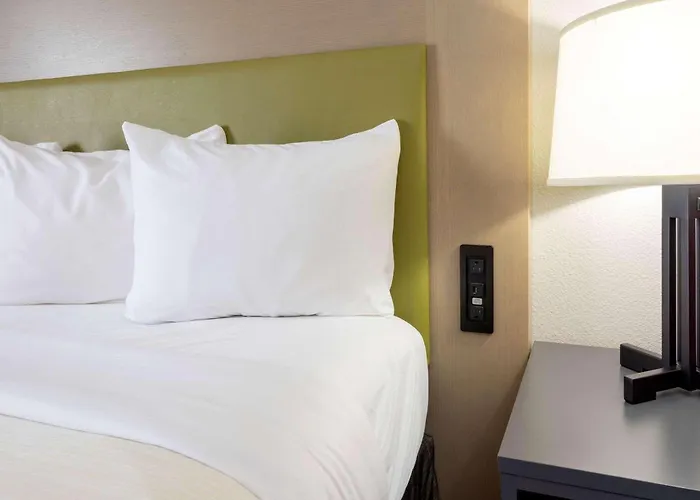 Country & By Radisson, Fargo, Nd