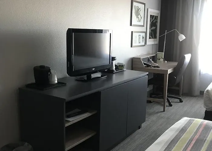Country & By Radisson, Fargo, Nd Fargo