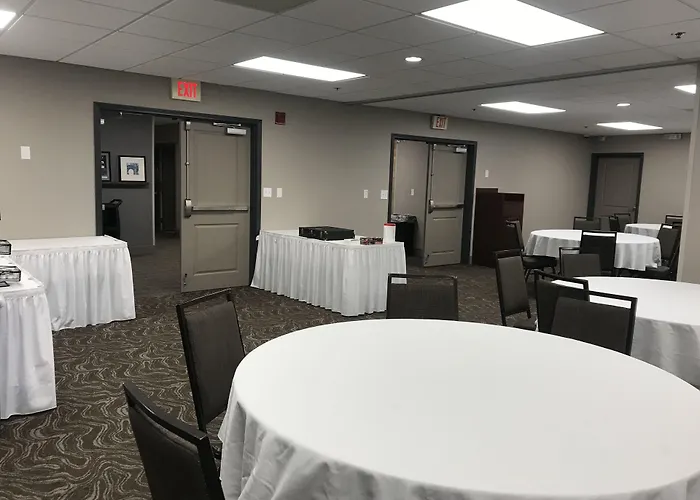 Country & By Radisson, Fargo, Nd 4*