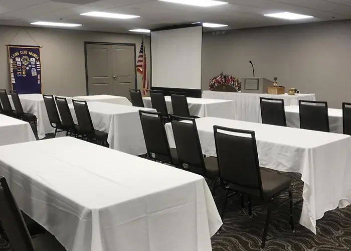Hotel Country & By Radisson, Fargo, Nd Fargo