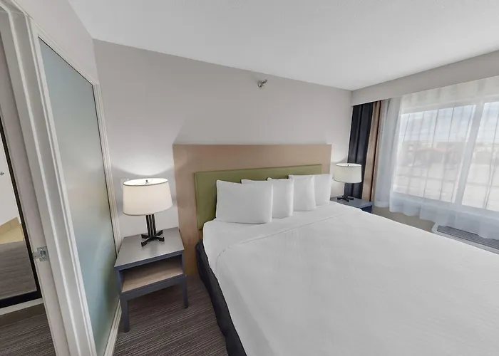 Hotel Country & By Radisson, Fargo, Nd Fargo
