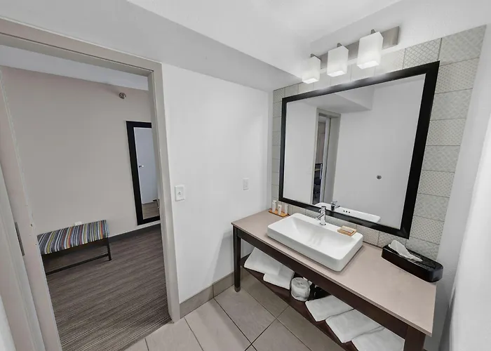 Hotel Country & By Radisson, Fargo, Nd Fargo