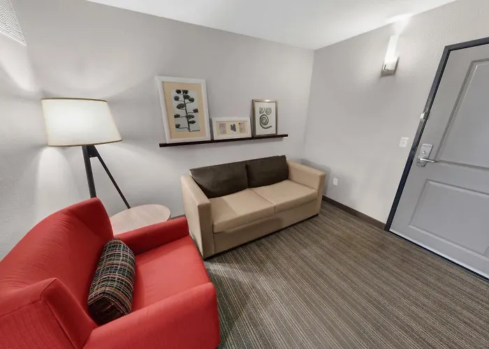 Hotel Country & By Radisson, Fargo, Nd