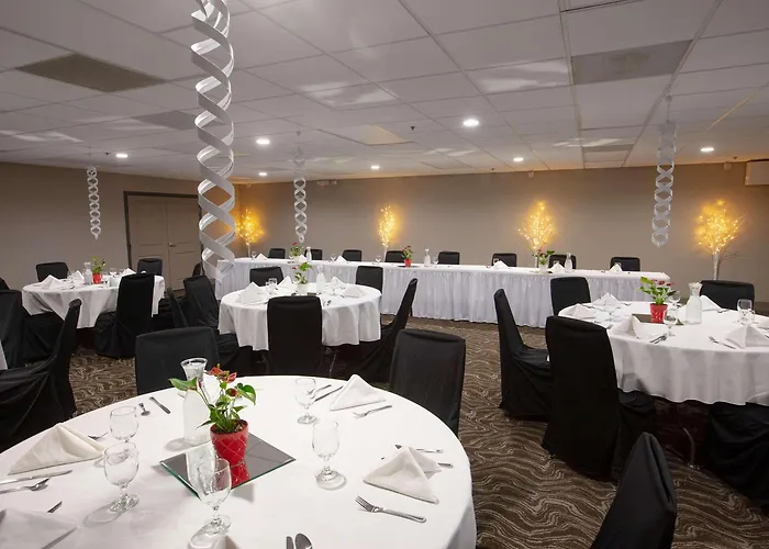 Hotel Country & By Radisson, Fargo, Nd Fargo