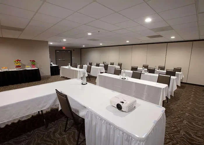 Country & By Radisson, Fargo, Nd 4*