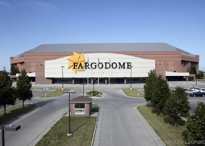 Country & By Radisson, Fargo, Nd Fargo