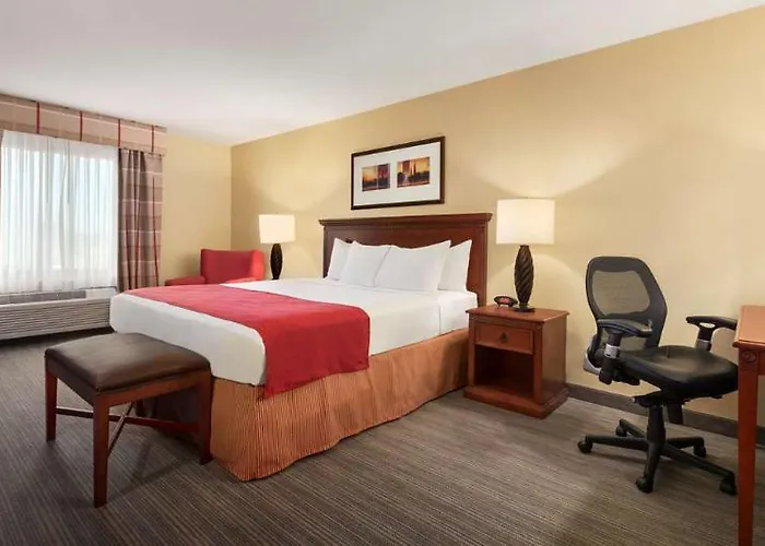 Hotel Country & By Radisson, Fargo, Nd