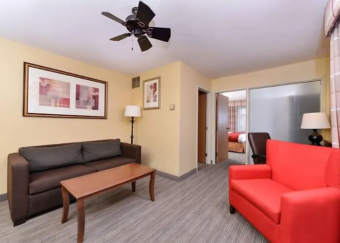 Hotel Country & By Radisson, Fargo, Nd Fargo