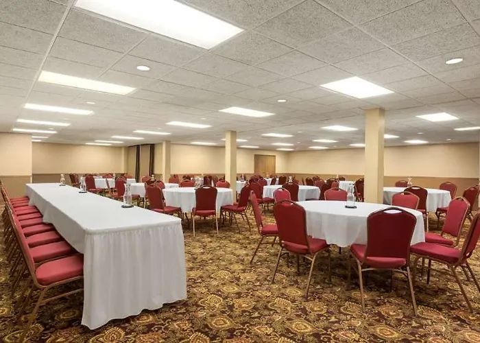 Country & By Radisson, Fargo, Nd 4*